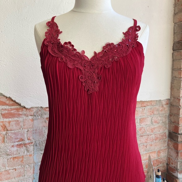 NB Red Lace Tank SIZE XL - Picture 7 of 7